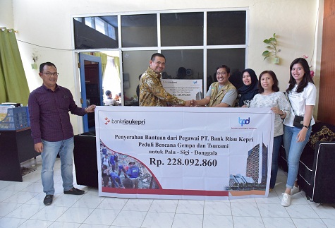 Bank Riau Kepri Salurkan Bantuan Rp228 Juta untuk Korban Gempa Palu